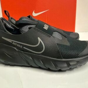 Nike Kids Shoes in Black and Gray